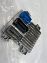 Load image into Gallery viewer, ECU ECM COMPUTER ELR Cruze Silverado 2500 Pickup Silverado 3500 11-16 - NW276733
