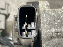 Load image into Gallery viewer, THROTTLE BODY Infiniti Q45 1997 97 98 99 00 01 - NW177964
