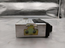 Load image into Gallery viewer, FUEL PUMP CONTROL MODULE COMPUTER Range Rover Range Rover Sport 06-09 - NW281555
