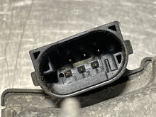 Load image into Gallery viewer, THROTTLE BODY Volvo V50 C30 C70 S40 04 05 06 07 08 - 10 - NW282075
