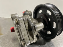 Load image into Gallery viewer, POWER STEERING PUMP GOLF JETTA BEETLE 98 99 00 01 - 05 - NW164179
