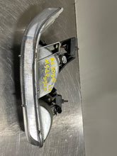Load image into Gallery viewer, HEADLIGHT LAMP ASSEMBLY Silverado 1500 Pickup Silverado 2500 99-06 Right - NW289422
