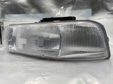 Load image into Gallery viewer, HEADLIGHT LAMP ASSEMBLY Silverado 1500 Pickup Silverado 2500 99-06 Right - NW289422
