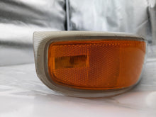 Load image into Gallery viewer, PARKLAMP Silverado Tahoe Suburban 1500 2500 1999 99 00 01 02 - 06 Right - NW289390
