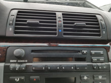 Load image into Gallery viewer, RADIO AM FM CD 330i 325i 2005 05 AM FM CD - NW136292
