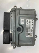 Load image into Gallery viewer, ECU ECM COMPUTER Volvo C30 V40 V70 2006 06 2007 07 08 - NW63274
