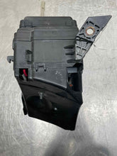 Load image into Gallery viewer, FUSE BOX Toyota Highlander 2006 06 2007 07 - NW65956
