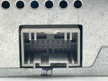 Load image into Gallery viewer, Radio  FIVE HUNDRED 2005 - NW134950
