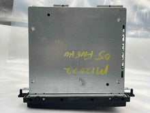 Load image into Gallery viewer, Radio  FIVE HUNDRED 2005 - NW134950
