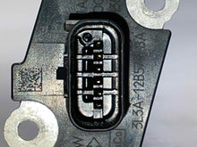 Load image into Gallery viewer, Mass Air Flow Sensor Meter MAF Crown Victoria E150 Van E250 04-14 - NW4623
