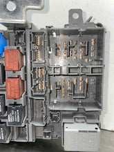 Load image into Gallery viewer, FUSE BOX Honda Odyssey 05 06 07 08 09 10 - NW65570
