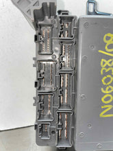 Load image into Gallery viewer, FUSE BOX Honda Odyssey 05 06 07 08 09 10 - NW65570
