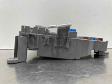 Load image into Gallery viewer, FUSE BOX Honda Odyssey 05 06 07 08 09 10 - NW65570
