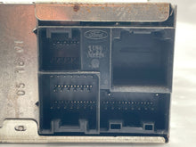 Load image into Gallery viewer, Radio  EXPEDITION 2002 - NW135017
