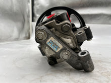 Load image into Gallery viewer, Power Steering Pump Mercury Mariner 2005 - NW162948
