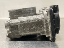 Load image into Gallery viewer, THROTTLE BODY Volvo S40 V70 2004 04 05 06 07 08 - NW178741
