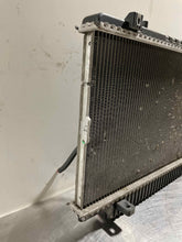 Load image into Gallery viewer, RADIATOR Pontiac G8 2008 08 2009 09 - NW131820
