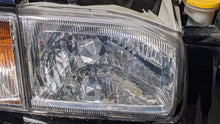 Load image into Gallery viewer, HEADLIGHT LAMP ASSEMBLY Nissan Pathfinder 99 00 01 02 03 04 Right - NW320068
