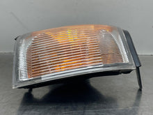 Load image into Gallery viewer, PARKLAMP Nissan pathfinder 1999 99 00 01 02 03 04 Right - NW319987
