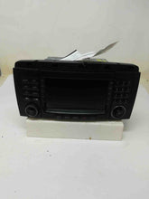 Load image into Gallery viewer, RADIO Mercedes-Benz R320 R350 R500 R63 2007 07 - NW139206
