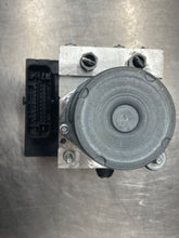 Load image into Gallery viewer, ABS ANTI-LOCK BRAKE PUMP Jaguar Vanden Pl XJ XJL 13 14 15 - NW322274
