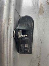 Load image into Gallery viewer, WHEEL RIM Range Rover 2006-2009 19x8 ALLOY - NW324545
