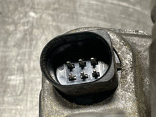 Load image into Gallery viewer, THROTTLE BODY BMW 330I X3 X5 Z3 Z4 2001 02 03 04 05 06 - NW177778
