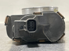 Load image into Gallery viewer, THROTTLE BODY Escalade Sierra 3500 06 07 08 - NW325195
