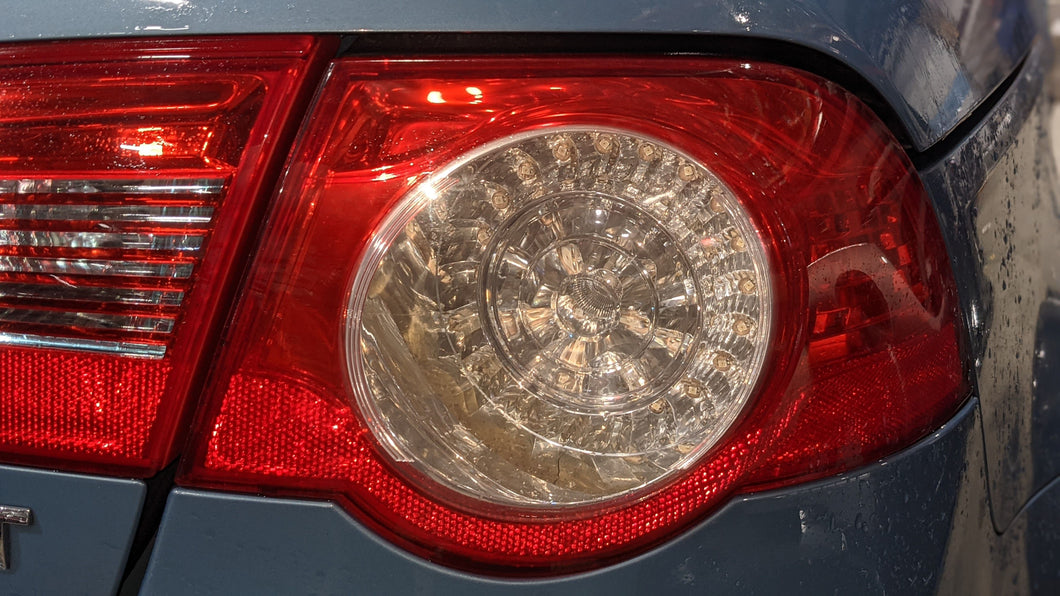 OUTER TAIL LIGHT LAMP Volkswagen EOS 07 08 09 10 11 Right - NW325209
