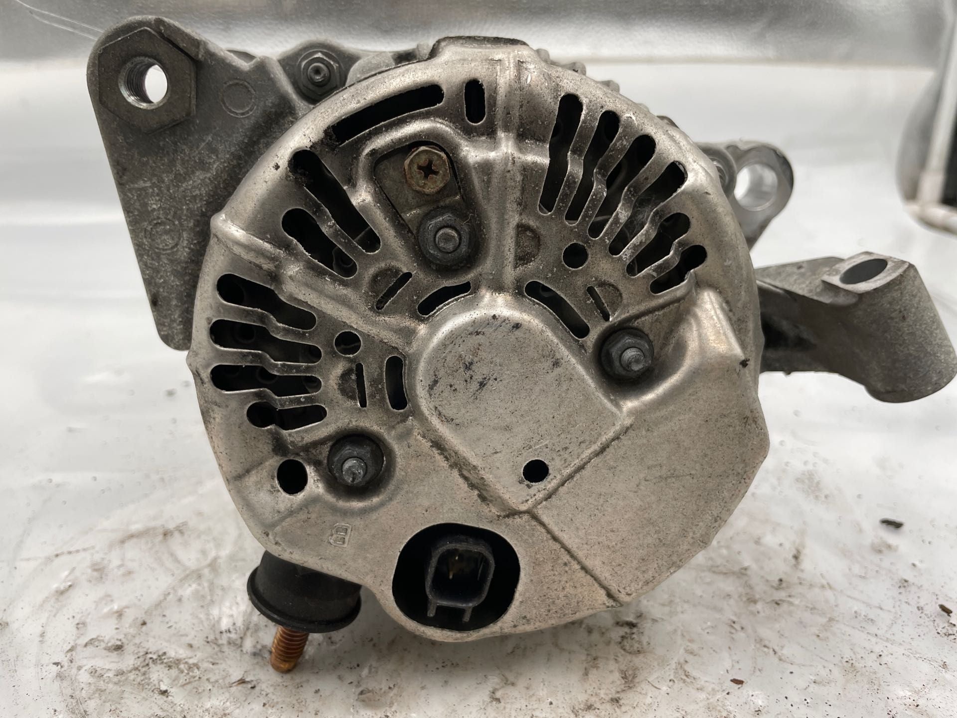 Alternator Jeep Liberty 2007 - NW325673 – Tom's Foreign Auto