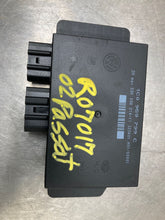 Load image into Gallery viewer, THEFT LOCKING COMPUTER VW Passat 2001 01 02 03 04 05 - NW327883
