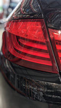 Load image into Gallery viewer, OUTER TAIL LIGHT LAMP 528i 535i 550i Active 5 M5 11 12 13 Right - NW330459
