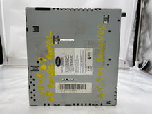 Load image into Gallery viewer, RADIO Land Rover Range Rover 05 06 07 08 09 AM FM CD - NW139423
