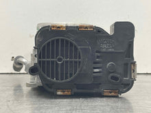 Load image into Gallery viewer, THROTTLE BODY Vw Beetle Jetta Rabbit 05 - 07 - NW331379

