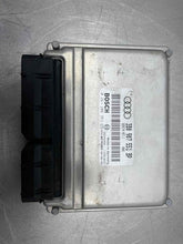 Load image into Gallery viewer, ECU ECM COMPUTER Audi A4 Passat 1999 99 2000 00 01 02 - NW331715
