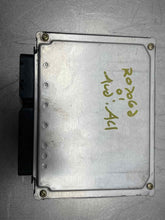 Load image into Gallery viewer, ECU ECM COMPUTER Audi A4 Passat 1999 99 2000 00 01 02 - NW331715
