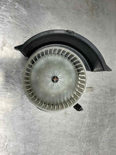 Load image into Gallery viewer, FRONT A/C HEATER BLOWER MOTOR Audi Q7 11 12 13 14 15 - NW275582

