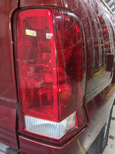 Load image into Gallery viewer, TAIL LIGHT LAMP ASSEMBLY Escalade Escalade ESV 2002-2006 Right - NW335289
