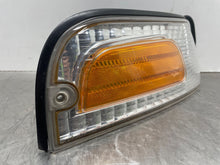 Load image into Gallery viewer, Park Lamp Light  CROWN VICTORIA 2009 - NW335695
