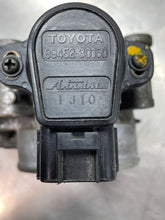 Load image into Gallery viewer, THROTTLE BODY Lexus ES300 2002 02 2003 03 - NW336635
