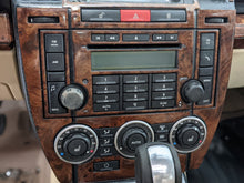 Load image into Gallery viewer, Radio Land Rover LR2 LR3 2008 08 2009 09 2010 10 2011 11 AM FM Cd Player - NW337932
