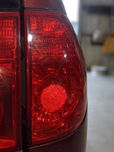 Load image into Gallery viewer, OUTER TAIL LIGHT LAMP Toyota Sienna 06 07 08 09 10 Right - NW341955
