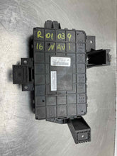 Load image into Gallery viewer, Fuse Box Lincoln Navigator 2016 - NW283177

