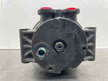 Load image into Gallery viewer, AC COMPRESSOR Escalade Tahoe S10 96 97 98 99 00 - NW342694
