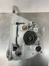 Load image into Gallery viewer, HEADLIGHT LAMP ASSEMBLY Suzuki Vitara Vitara XL-7 04 05 06 Right - NW351443
