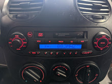 Load image into Gallery viewer, RADIO 2000 00 2001 01 02 03 04  VW Beetle - NW351606
