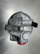 Load image into Gallery viewer, AC COMPRESSOR Audi TT Beetle Tiguan Jetta EOS 2009 09 2010 10 11 12 13 14 - NW379139
