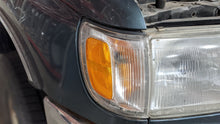 Load image into Gallery viewer, PARKLAMP 4 Runner 1996 96 1997 97 1998 98 Right - NW384206
