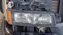 Load image into Gallery viewer, PARKLAMP Silverdao Avalanche 1500 2500 3500 2003 03 2004 04 05 06 07 Right - NW384146
