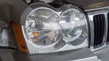 Load image into Gallery viewer, HEADLIGHT LAMP ASSEMBLY Jeep Grand Cherokee 05 06 07 Right - NW385391
